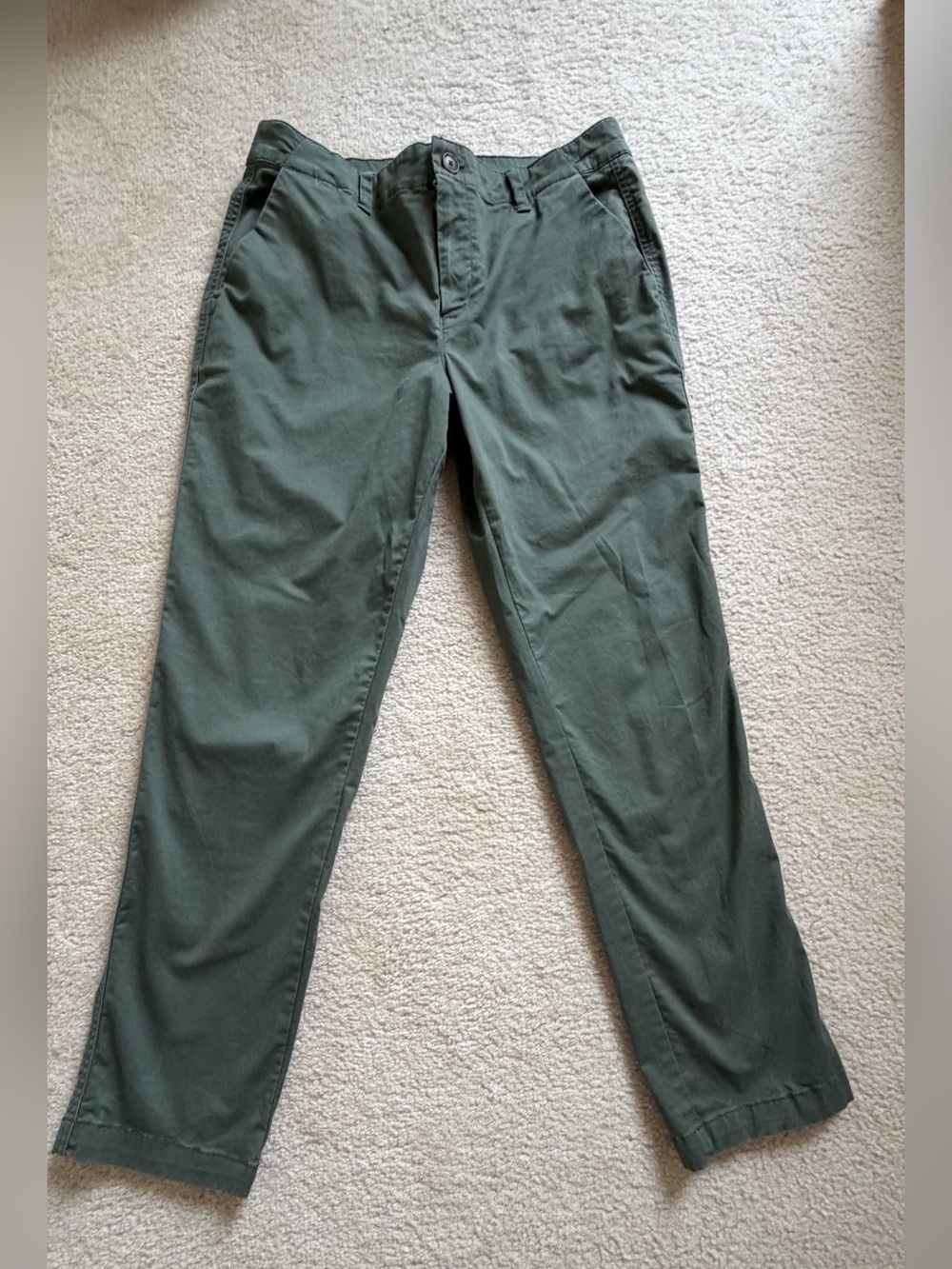Women’s Gap girlfriend chino tapered pants. Size 6.